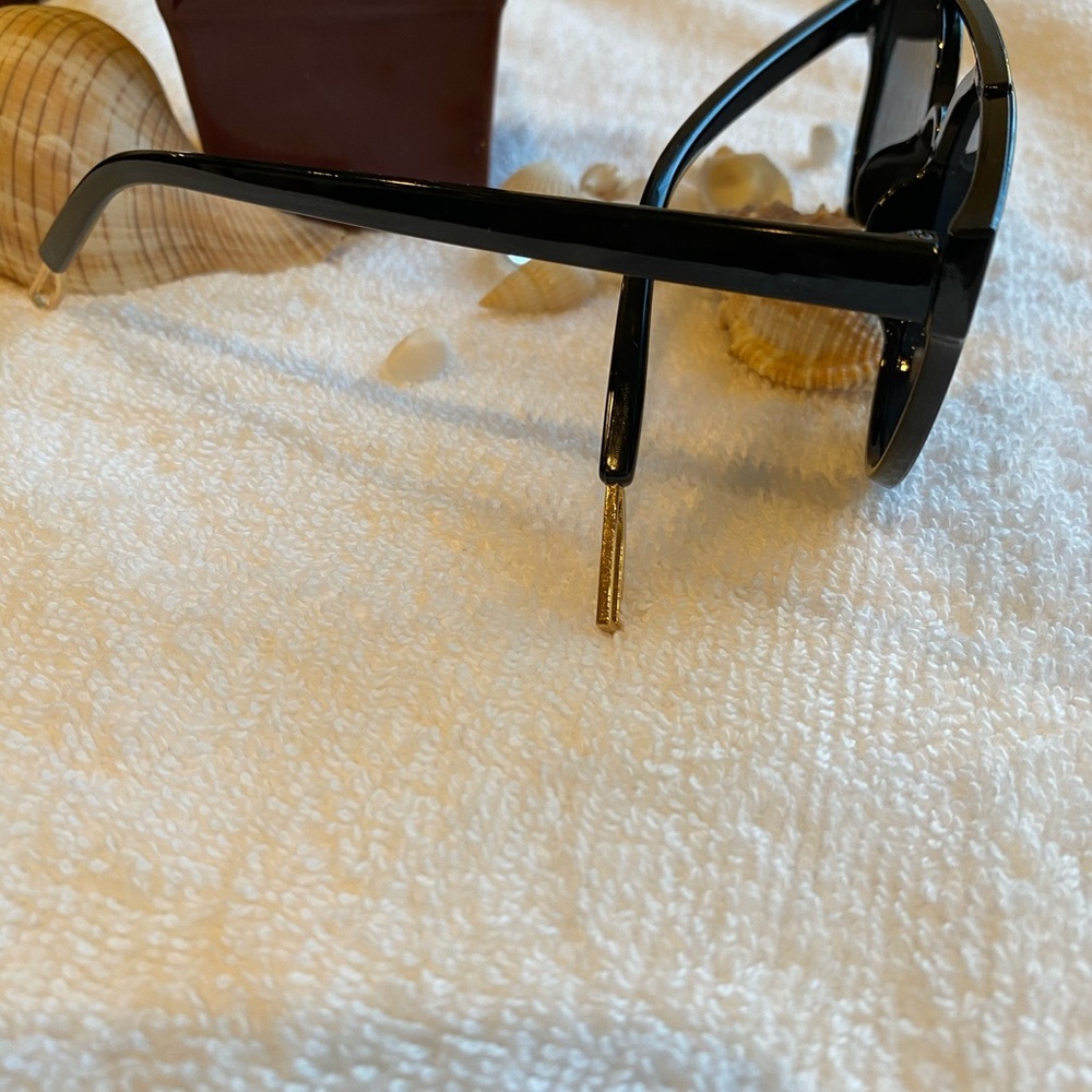 Black on Black Sunglasses - Picture 6 of 7